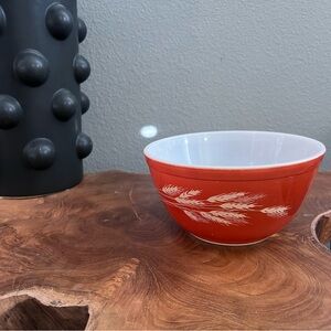 Vintage autumn harvest Pyrex mixing/ serving bowl 🌾🥣